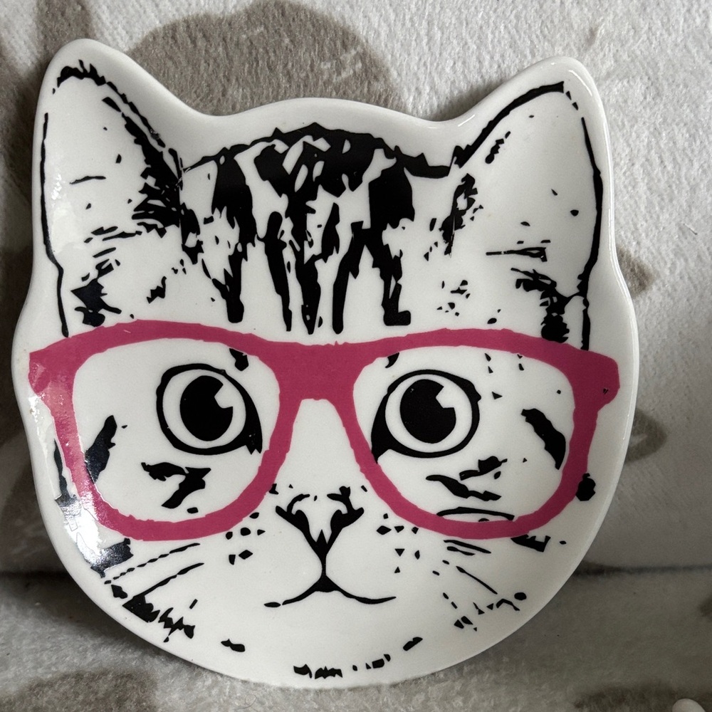 Chic Cat Face Ceramic Dish with Pink Glasses